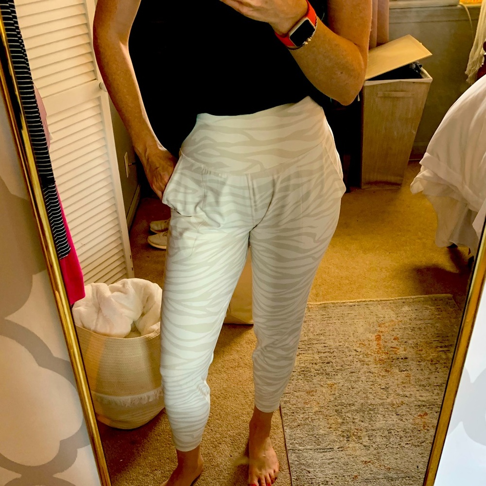 Old navy active jogger leggings.